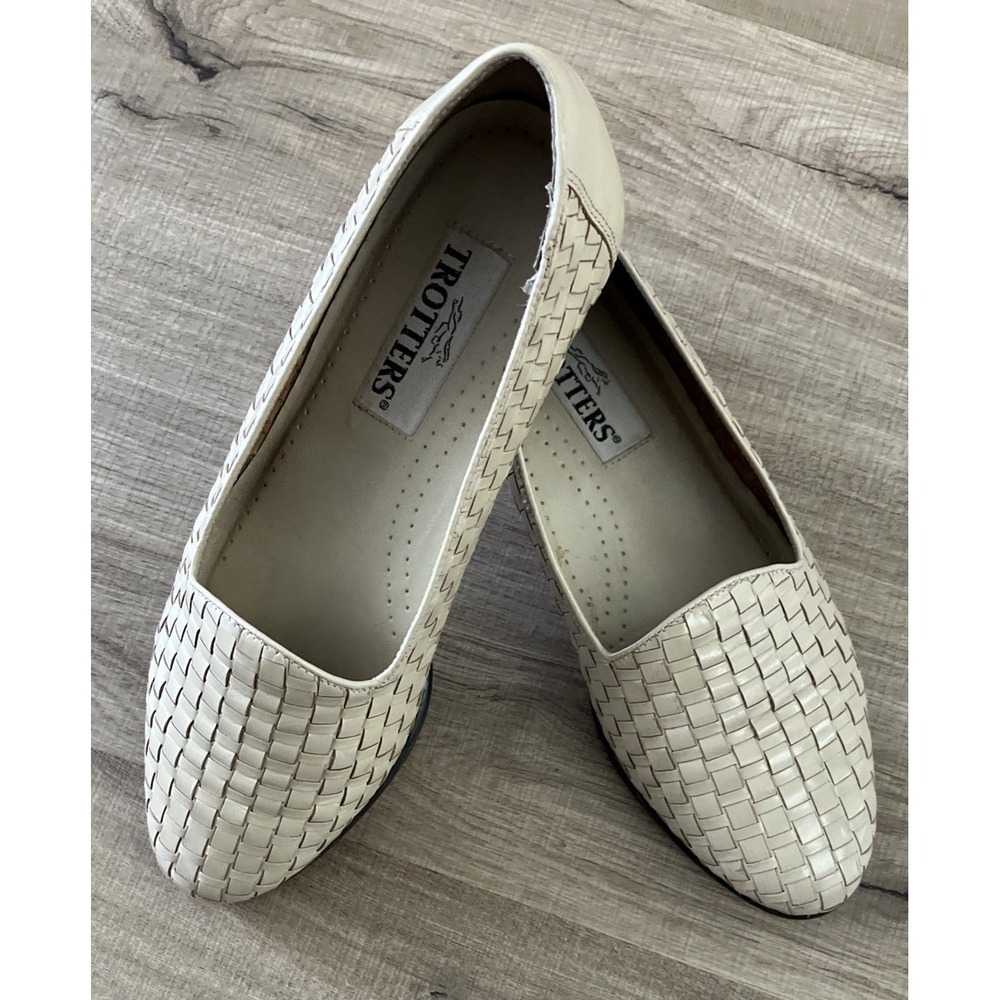 Trotters “ LIZ” Woven Leather Loafers Flats Women’s Size 9 W Beige Comfort Shoes